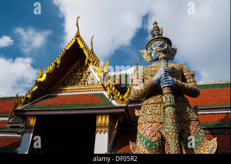 Dämonische Wächter Figur, Wat Phra Kaeo Tempel des Smaragd-Buddha, Grand Palace oder der königliche Palast, Bangkok, Thailand, Asien Stockfoto