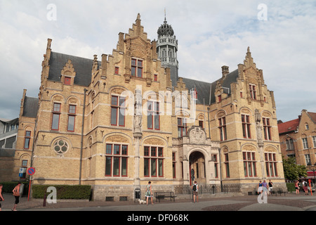 Gerichtsgebäude auf dem Grote Markt, im Zentrum von Ieper (Ypern), Belgien. Stockfoto