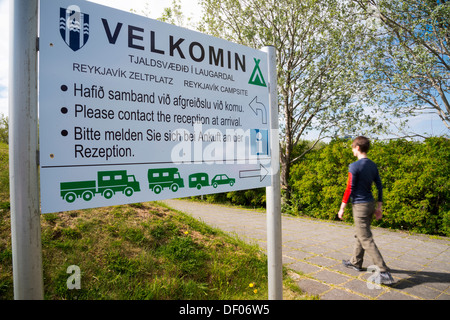 Willkommen Sie Schild am Eingang zum Europäischen Campingplatz, Reykjavik, Iceland, Reykjavik Stockfoto