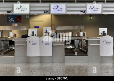 Leere Check-in Schalter, Flughafen Frankfurt, Frankfurt am Main, Hessen Stockfoto