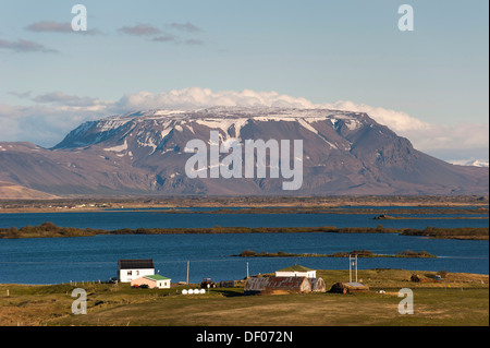 Búrfell Berg und See Mývatn, Region Norðurland Eystra oder Nord-Ost Region, Island, Europa Stockfoto