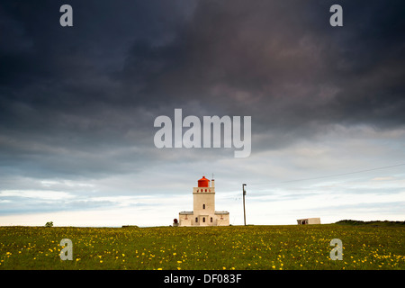 Leuchtturm, Dyrhólaey Halbinsel in der Nähe von Vik Í Mýrdal, South Coast, Island, Europa Stockfoto