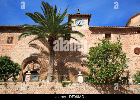 Glockenturm, Dorf Fornalutx in der Nähe von Soller, Mallorca, Balearen, Spanien Stockfoto