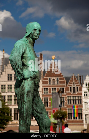 Statue De Buildrager und Gildhouses in Antwerpen, Belgien Stockfoto