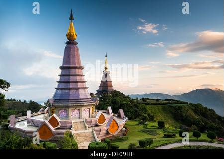 Phra Mahathat Naphamethinidon Tempelkomplex, Chedi der Königin und des Königs, Doi Inthanon Nationalpark Chedi Stockfoto