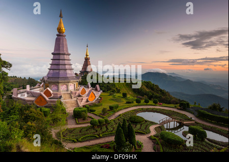 Phra Mahathat Naphamethinidon Tempelkomplex, Chedi der Königin und des Königs, Doi Inthanon Nationalpark Chedi Stockfoto