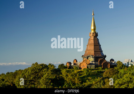 Phra Mahathat Naphamethinidon Tempelkomplex, Chedi von König, Doi Inthanon Nationalpark, Chiang Mai Province Stockfoto