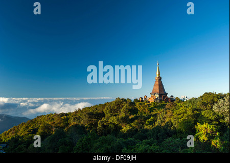 Phra Mahathat Naphamethinidon Tempelkomplex, Chedi von König, Doi Inthanon Nationalpark, Chiang Mai Province Stockfoto