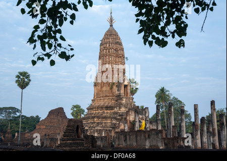 Chedi, Tempelanlage Wat Phra Si Rattana Mahathat Chaliang, Si Satchanalai Geschichtspark, UNESCO-Weltkulturerbe Stockfoto