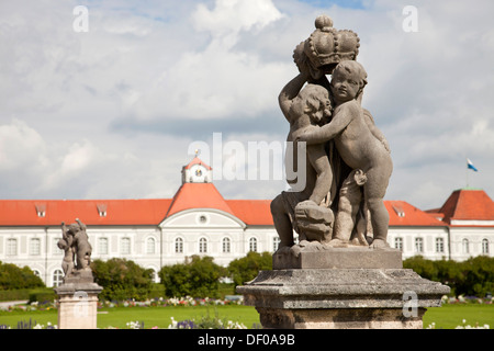 Statuen vor Schloss Nymphenburg in München, Bayern, Deutschland Stockfoto