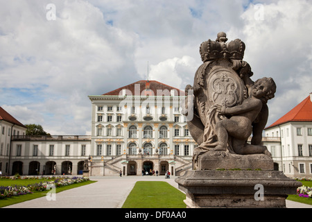 Statuen vor Schloss Nymphenburg in München, Bayern, Deutschland Stockfoto