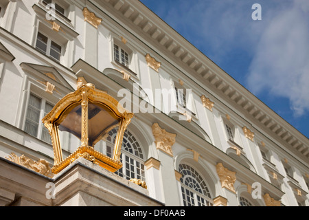 Goldene Laterne auf Schloss Nymphenburg in München, Bayern, Deutschland Stockfoto