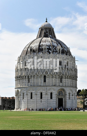 Battistero Dom, Baptisterium, Dom Santa Maria Assunta und Campanile, UNESCO-Weltkulturerbe, Pisa, Toskana, Italien Stockfoto