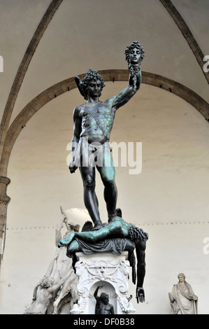 Perseus mit dem Haupt der Medusa, Statue von Benvenuto Cellini, Statue in Piazza della Signoría, Florenz, Toskana, Italien Stockfoto