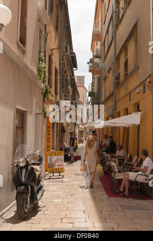 Gasse in der Altstadt Zadar, Dalmatien, Kroatien, Südeuropa, Europa Stockfoto