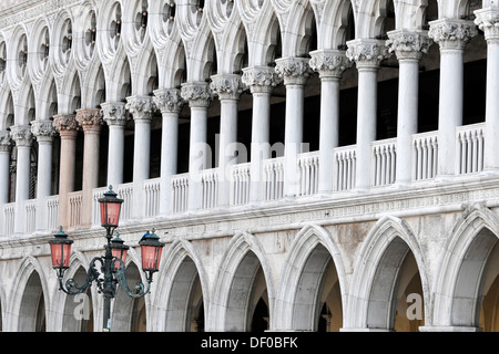 Gotische Fassade des Palazzo Ducale, dem Dogenpalast, detail, Piazza San Marco, St.-Markus Platz, Venedig, Italien, Europa Stockfoto