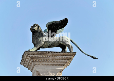 Spalte, Hauptstadt mit der geflügelte Löwe von San Marco, dem Schutzpatron der Piazzetta San Marco, Venedig, Markusplatz, Venedig Stockfoto