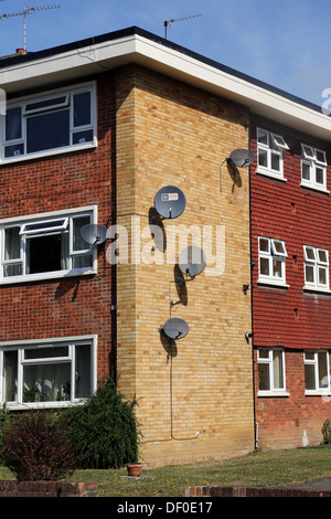 Wimbledon London England Satellitenschüsseln auf der Seite Wohnungen Stockfoto