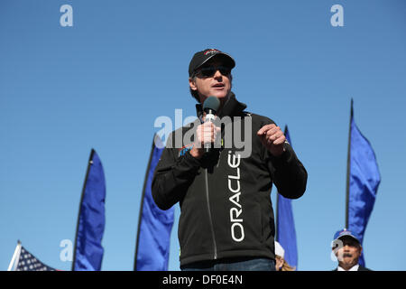 San Francisco, Kalifornien, USA. 25. September 2013. Leutnant-Gouverneur Kaliforniens Gavin Newsom spricht bei der Zeremonie für die Amerikas Cup Trophäe Feier (San Francisco, CA, 25. September 2013). Newsom war Bürgermeister der Stadt, als es gewählt wurde, um die Tasse zu hosten. Jeremy Breningstall/ZUMAPRESS.com/Alamy © Live-Nachrichten Stockfoto