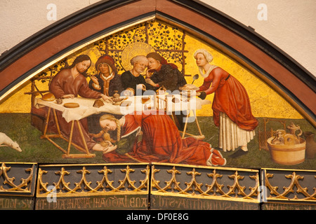 Maria, Christi Füße mit ihren Tränen zu waschen, Ausschnitt aus dem Altarbild von Lucas Moser in der Kirche St. Mary Magdalene in Stockfoto