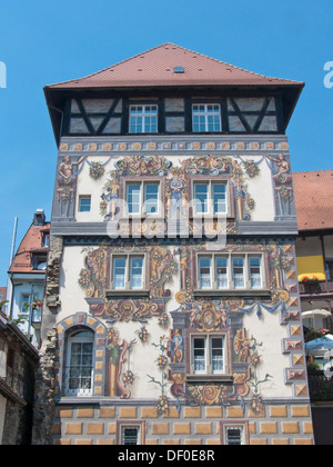 Wohnturm Zum Goldenen Loewen, gebaut im Jahre 1450, eines der ältesten Häuser in Konstanz, Constance, Baden-Württemberg Stockfoto