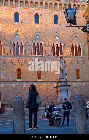 Siena, Salimbeni Square, UNESCO World Heritage Site, Piazza Salimbeni, Toskana, Italien, Europa Stockfoto