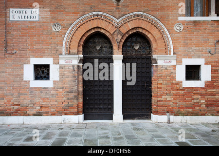 Kühlergrill in einem Palazzo, Venedig, Venezien, Italien Stockfoto