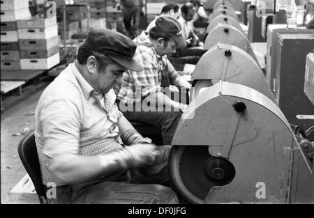 Die Produktion von Amaturenherstellers Grohe 30 Jahren war eine Fabrik mit einem hohen Anteil weiblicher Mitarbeiter. Das Foto zeigt, dass die Produktion und die Verschiebung bei Hansgrohe ändern. | Stockfoto