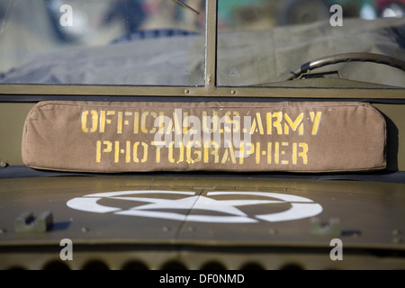 Offizielle Armee Fotograf Jeep und Zeichen Stockfoto