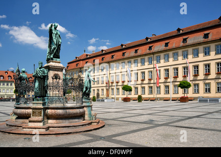 Maximiliansbrunnen und City Hall auf dem Platz Maximilians, Bamberg, Maximiliansbrunnen Und Rathaus Auf Dem Maximiliansplatz Stockfoto