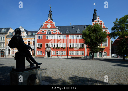 Bach-Denkmal und Rathaus auf dem Marktplatz, Thüringen, Arnstadt, Bachdenkmal Und Rathaus Auf Dem Marktplatz, Thüringen Stockfoto