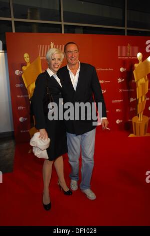 Bernd Eichinger und seine Frau Katja Hofmann-Eichinger an der Rezeption anlässlich der Nominierung für den deutschen Film Award 2007. Stockfoto