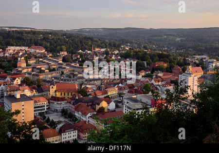 Stadtzentrum von Vantage Point Ottilienkapelle, Thüringen, Suhl, Stadtzentrum Vom Aussichtspunkt Ottilienkapelle, Suhl Stockfoto