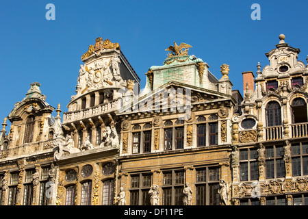 Die Fassaden der verschiedenen Gildenhäuser stehen auf der Grand Place in Brüssel Stockfoto