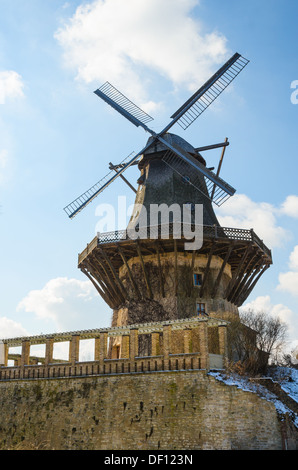 Traditionelle europäische Architektur: alte Windmühle in Deutschland Stockfoto