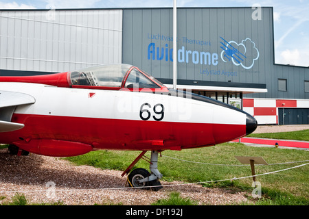 Hawker Hunter Mk 4 Tor Wächter am Eingang zu den Aviodrome Aviation Themenpark, Lelystad, Niederlande Stockfoto