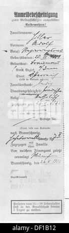 Registrierungsbestätigung von Adolf Hitler in Braunschweig, Deutschland, mit der Adresse Hohetorwall 7 des lokalen NSDAP-Politikers Ernst Emil Zörner, wo er als Untermieter registriert war, aber nie lebte. Fotoarchiv für Zeitgeschichte Stockfoto