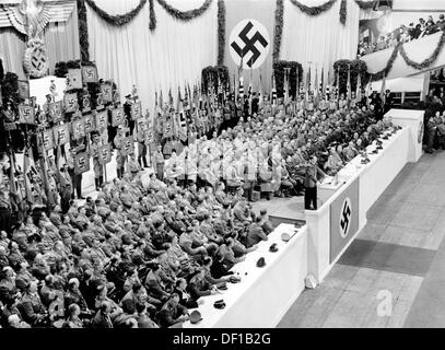 Das Bild der Nazi-Propaganda! Reich-Kanzler Adolf Hitler hält eine Rede anlässlich der Eröffnung des Winterhilfswerks 1941/42 im Sportpalast Berlin, 3. Oktober 1941. Fotoarchiv für Zeitgeschichte Stockfoto
