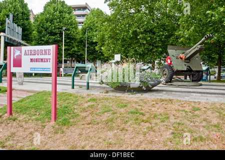 Denkmal für die britische 1. Luftlandedivision in der Nähe der John-Frost-Brücke in Arnheim. Stockfoto