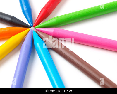 Farbe-Buntstifte isoliert auf weißem Hintergrund hautnah Stockfoto
