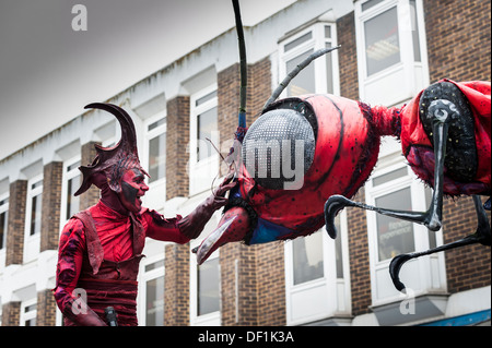 Die XL-Insekten beim Witham International Puppet Festival. Stockfoto