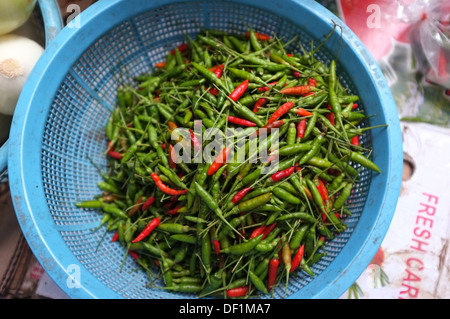 Thai Chilis zum Verkauf an Straßenmarkt in Bangkok Stockfoto