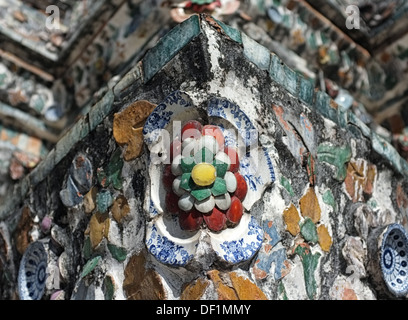 Detail des Mosaik Porzellan Handarbeit, Wat Arun, Bangkok Stockfoto