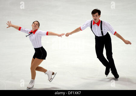 Oberstdorf, Deutschland. 26. September 2013. Miriam Ziegler und Severin Kiefer aus Österreich skate bei der 45. Nebelhorn Trophy in Oberstdorf, Deutschland, 26. September 2013. Foto: FELIX KÄSTLE/Dpa/Alamy Live News Stockfoto