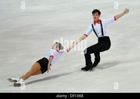 Oberstdorf, Deutschland. 26. September 2013. Miriam Ziegler und Severin Kiefer aus Österreich skate bei der 45. Nebelhorn Trophy in Oberstdorf, Deutschland, 26. September 2013. Foto: FELIX KÄSTLE/Dpa/Alamy Live News Stockfoto