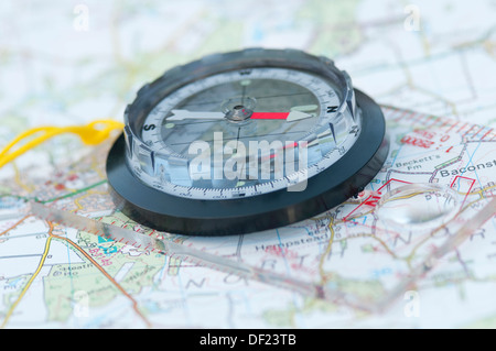 Kompass auf Artillerie-Übersicht Diagramm Stockfoto