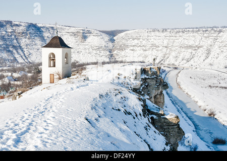 Winter Orhei Vechi Kloster Glockenturm in der Republik Moldau Stockfoto