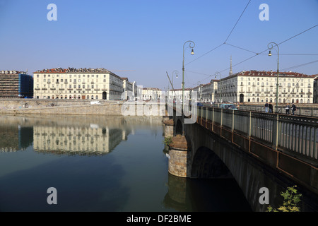 Turin, der schöne Blick Vittorio Veneto Platz Vittorio Emanuele Brücke Stockfoto
