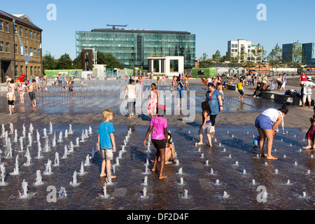 Hitzewelle 2013 - Universität der Künste - Central Saint Martins Campus - Kings Cross Central - London Stockfoto