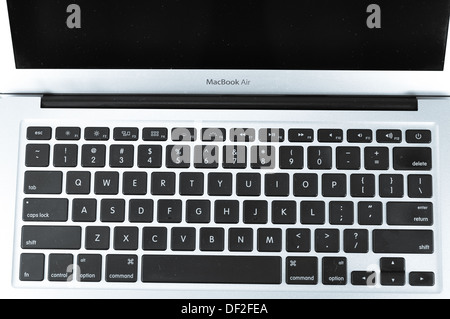 MacBook Air in verschiedenen Silhouette, Tastatur und Seite. Stockfoto